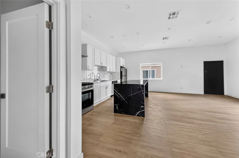 6514 Kraft Avenue North Hollywood, CA 91606