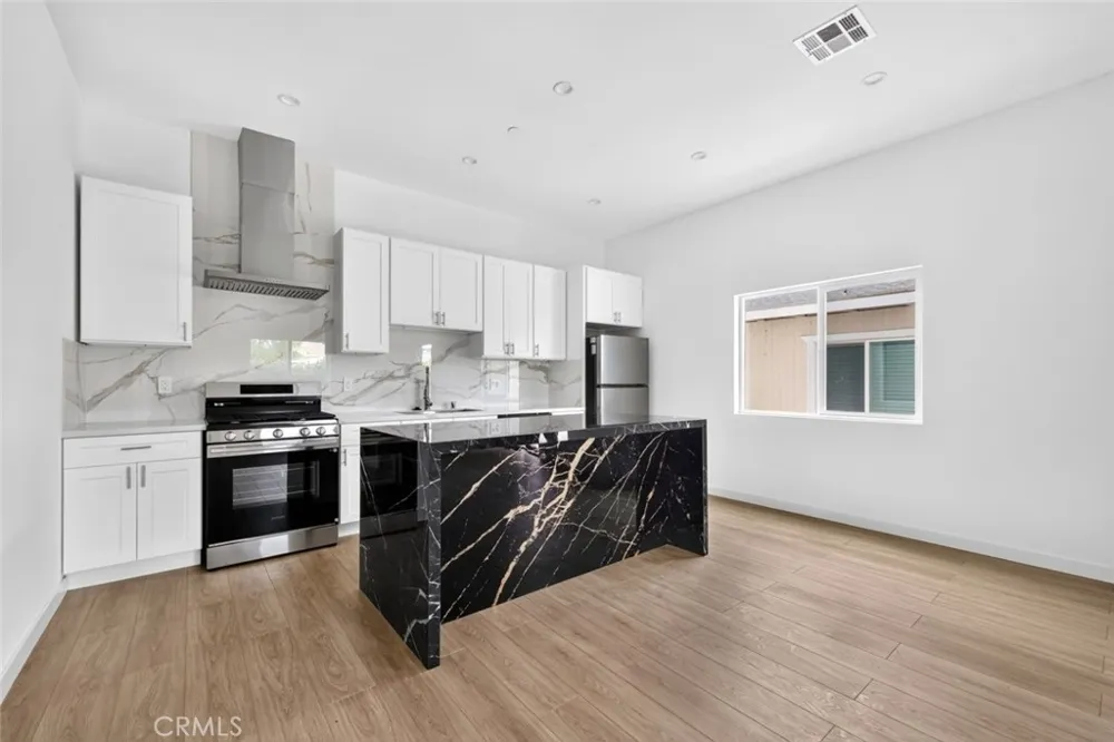 6514 Kraft Avenue North Hollywood, CA 91606