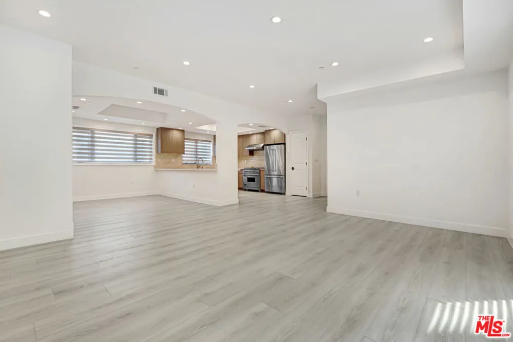 927 S Wooster Street #2 Los Angeles, CA 90035