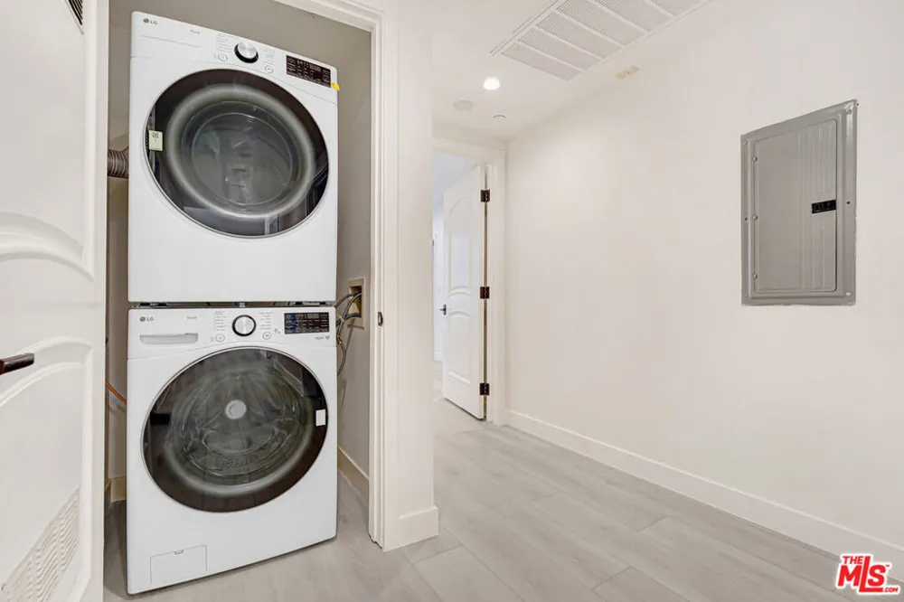 927 S Wooster Street #2 Los Angeles, CA 90035