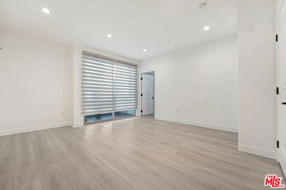 927 S Wooster Street #2 Los Angeles, CA 90035