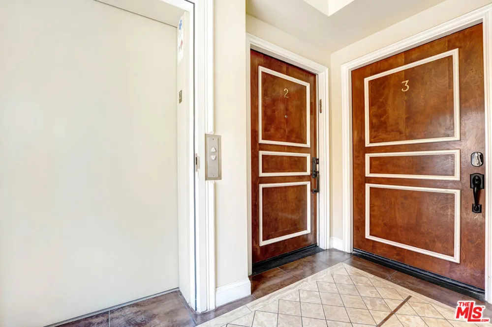 927 S Wooster Street #2 Los Angeles, CA 90035