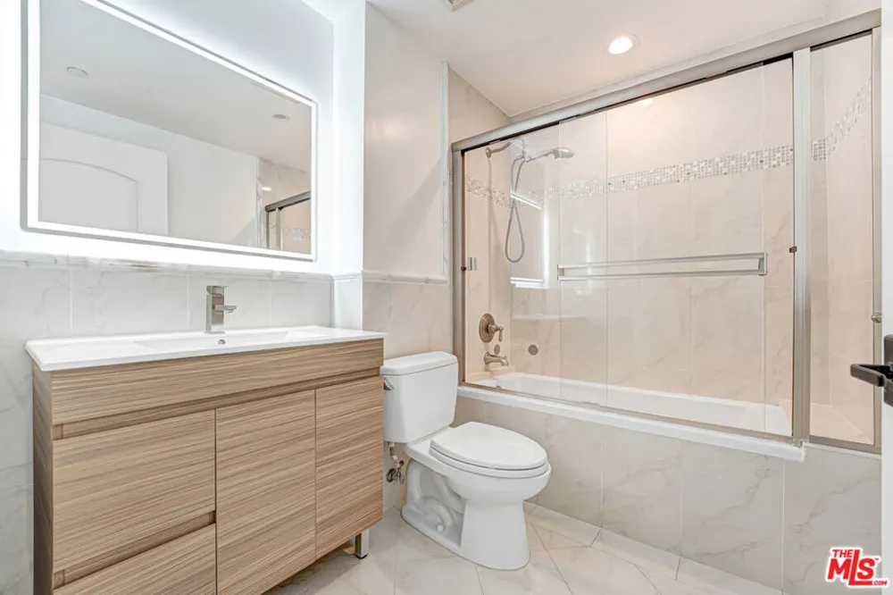 927 S Wooster Street #2 Los Angeles, CA 90035