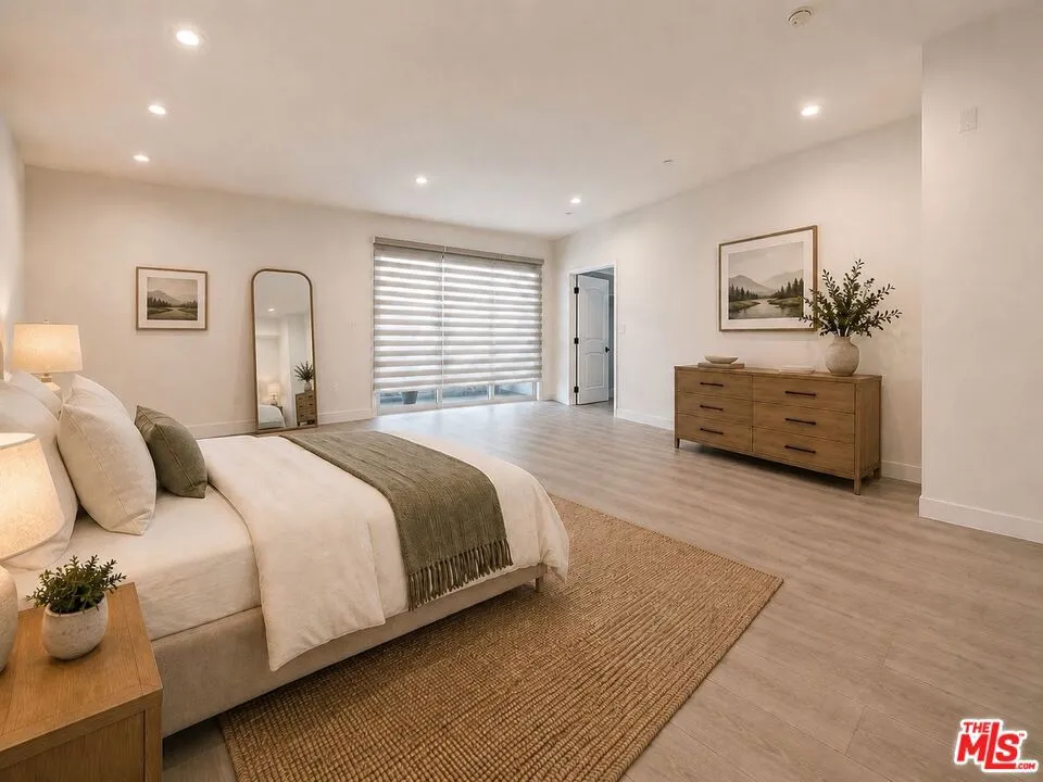 927 S Wooster Street #2 Los Angeles, CA 90035