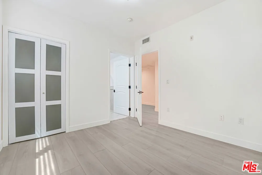 927 S Wooster Street #2 Los Angeles, CA 90035
