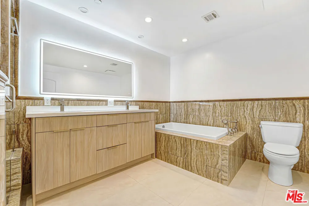 927 S Wooster Street #2 Los Angeles, CA 90035