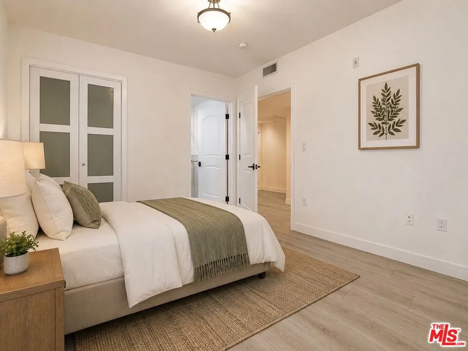 927 S Wooster Street #2 Los Angeles, CA 90035