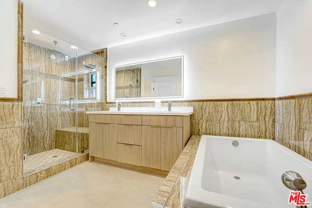 927 S Wooster Street #2 Los Angeles, CA 90035