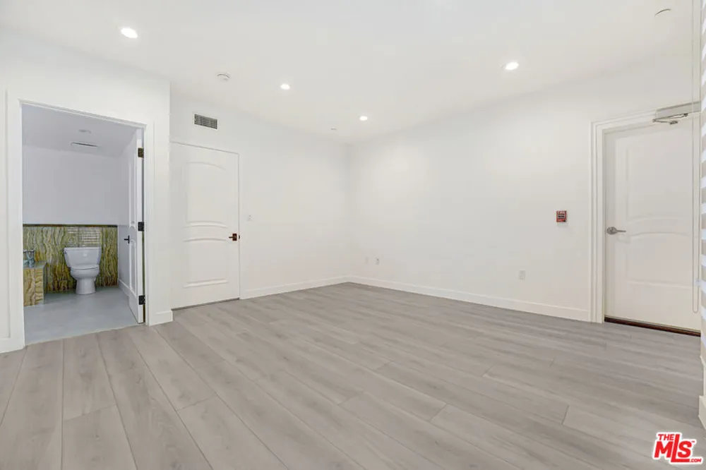 927 S Wooster Street #2 Los Angeles, CA 90035