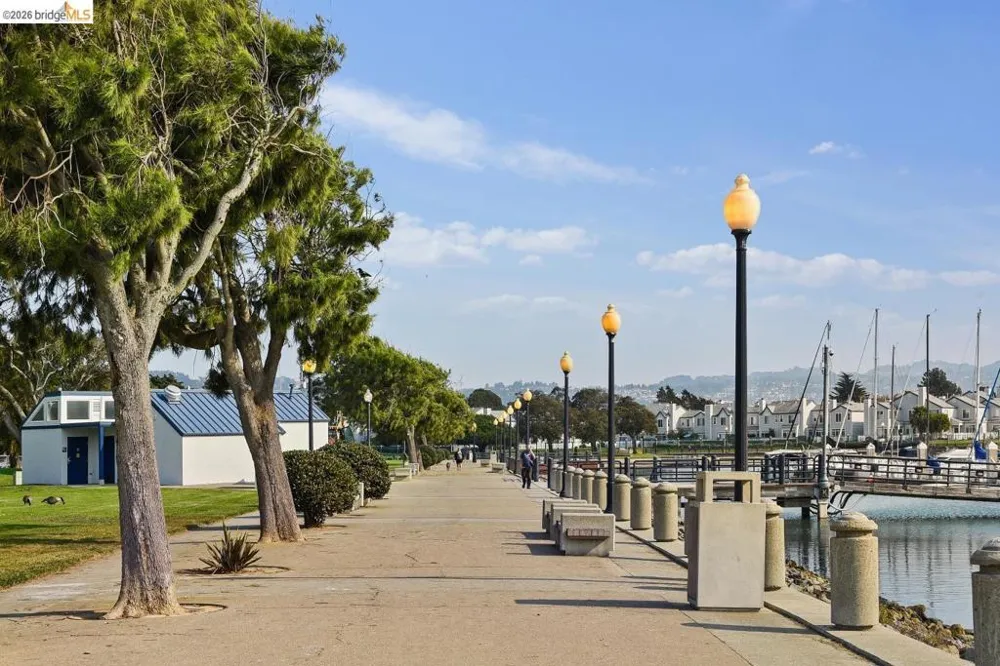 45 Schooner Ct Richmond, CA 94804