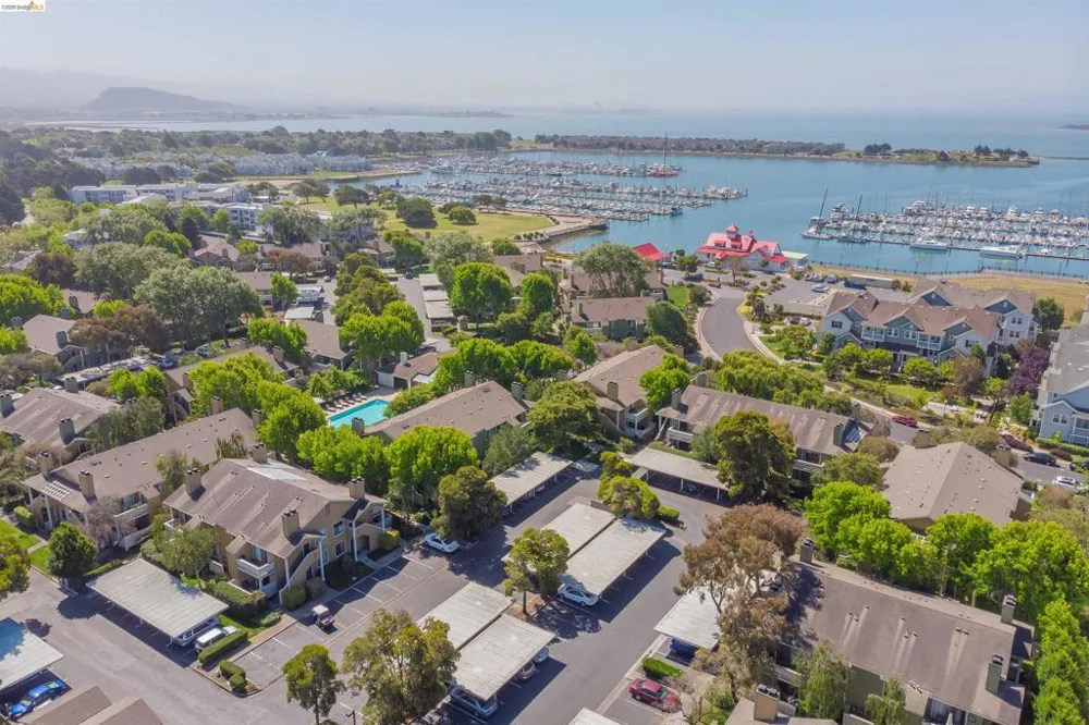 45 Schooner Ct Richmond, CA 94804