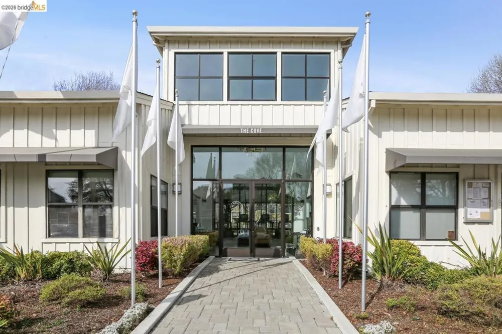 45 Schooner Ct Richmond, CA 94804