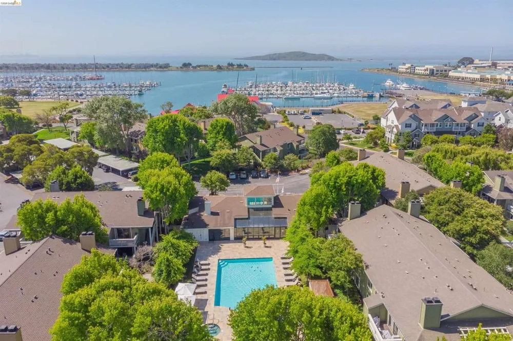 45 Schooner Ct Richmond, CA 94804