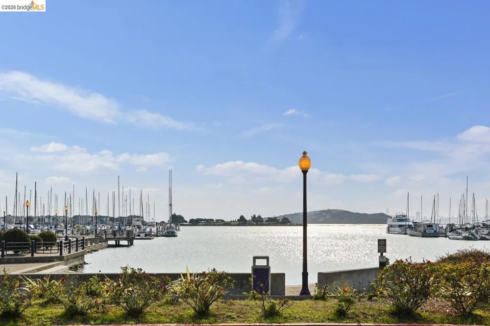 45 Schooner Ct Richmond, CA 94804