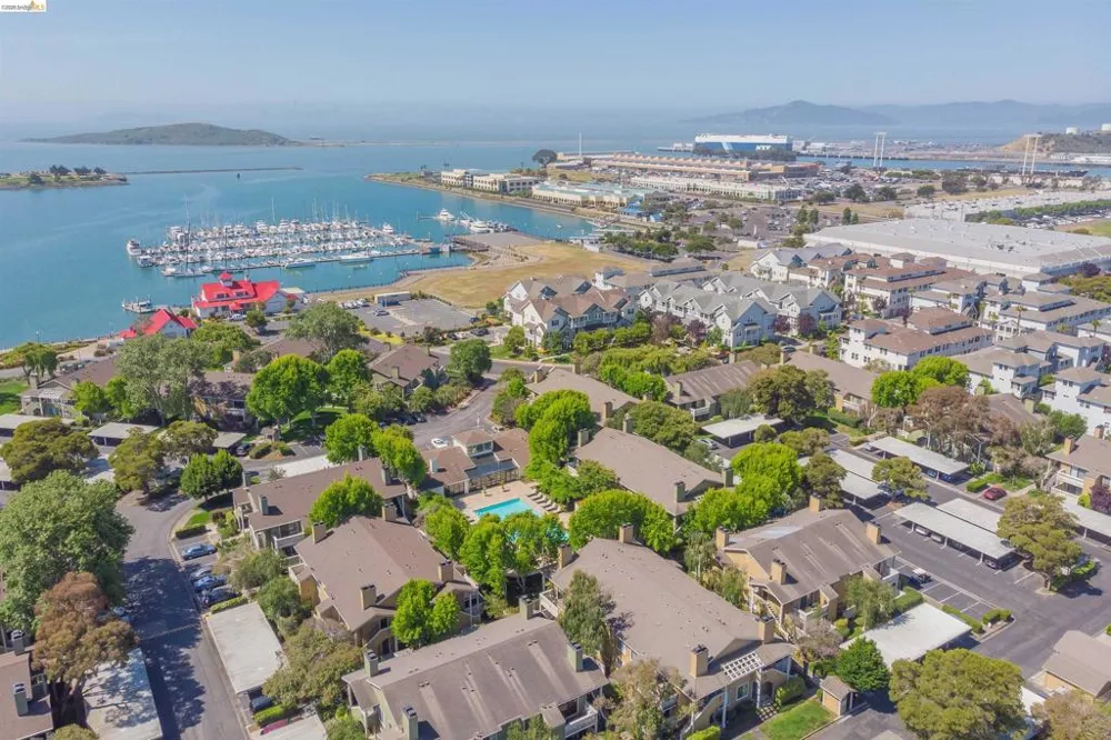45 Schooner Ct Richmond, CA 94804