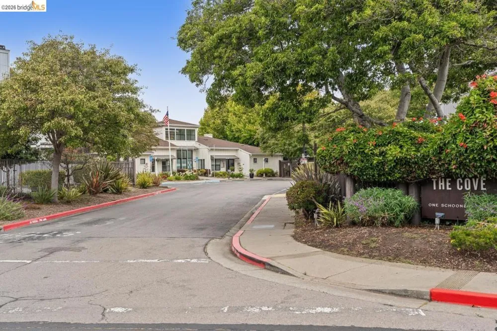 45 Schooner Ct Richmond, CA 94804