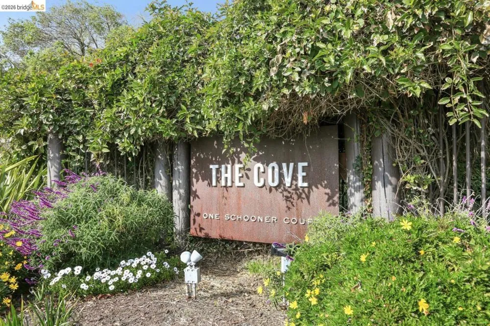 45 Schooner Ct Richmond, CA 94804