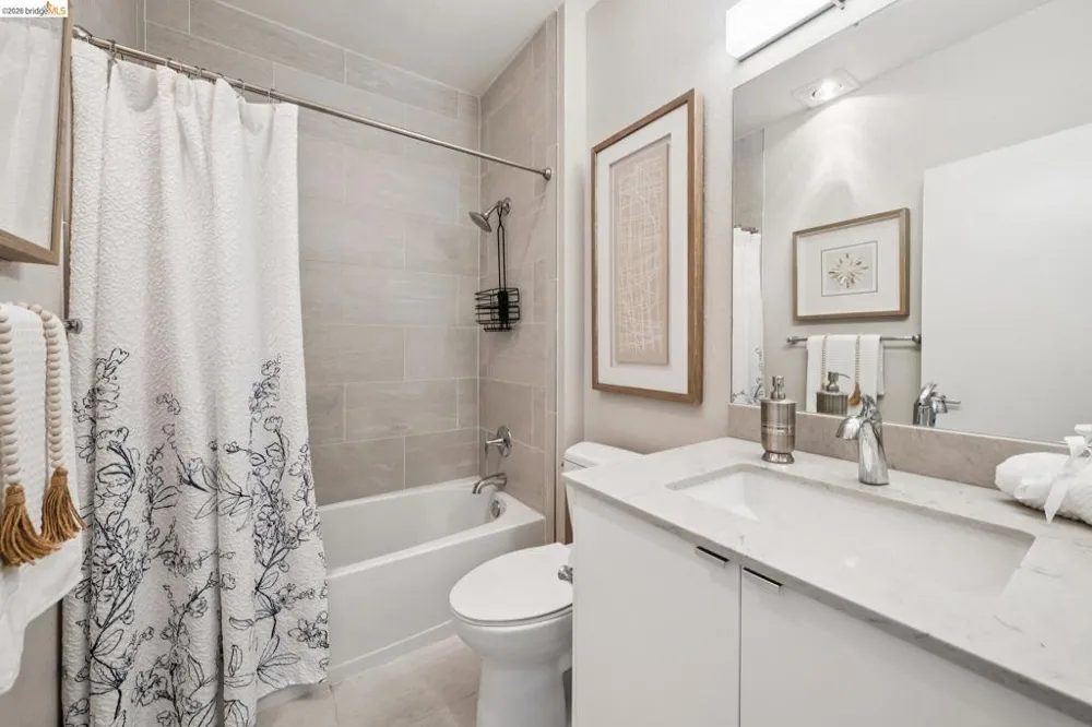 45 Schooner Ct Richmond, CA 94804
