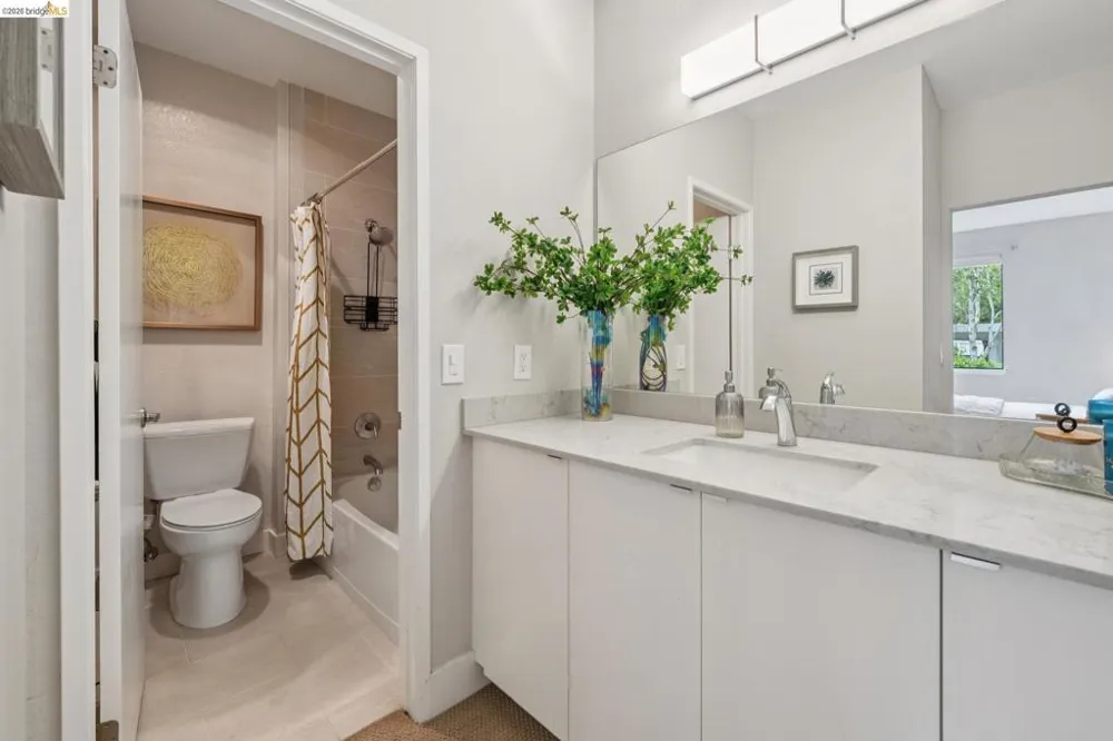 45 Schooner Ct Richmond, CA 94804