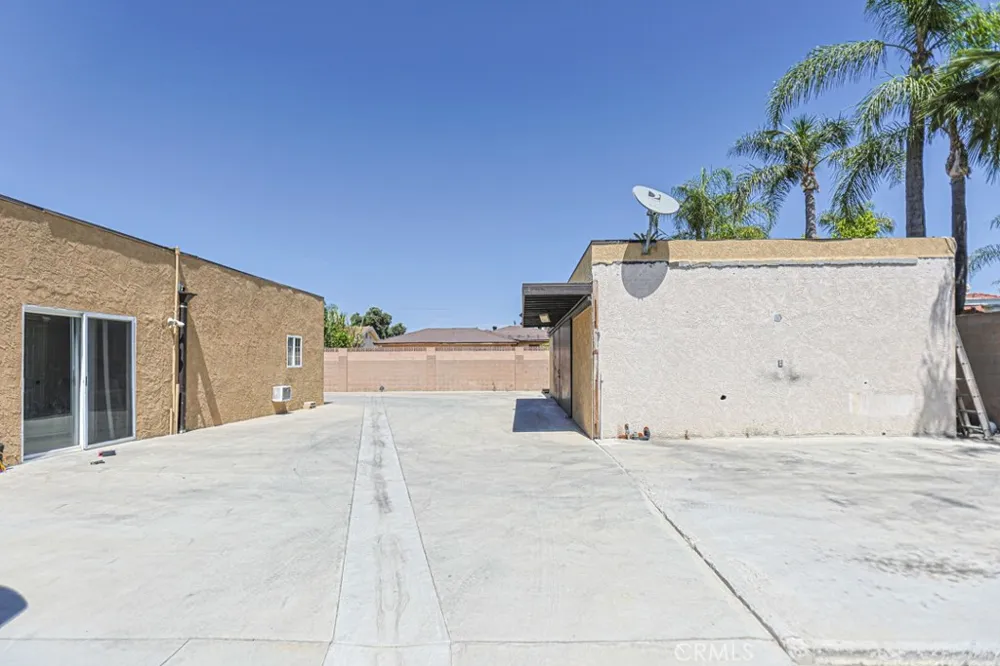 11602 Lampson Garden Grove, CA 92840
