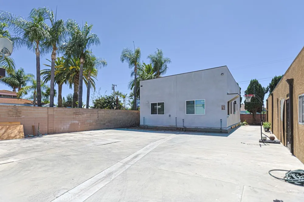 11602 Lampson Garden Grove, CA 92840