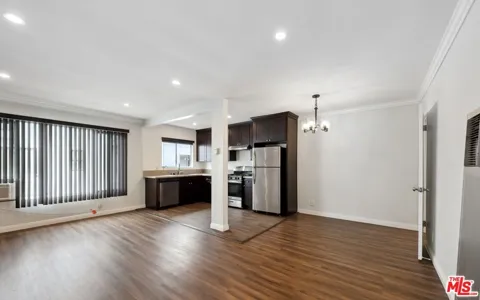 637 Hayworth Avenue #6