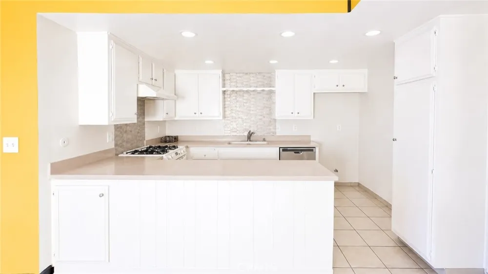 946 W 220th Torrance, CA 90502
