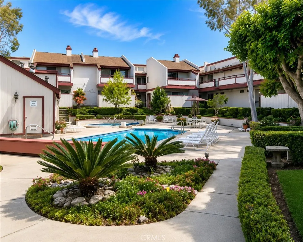 946 W 220th Torrance, CA 90502
