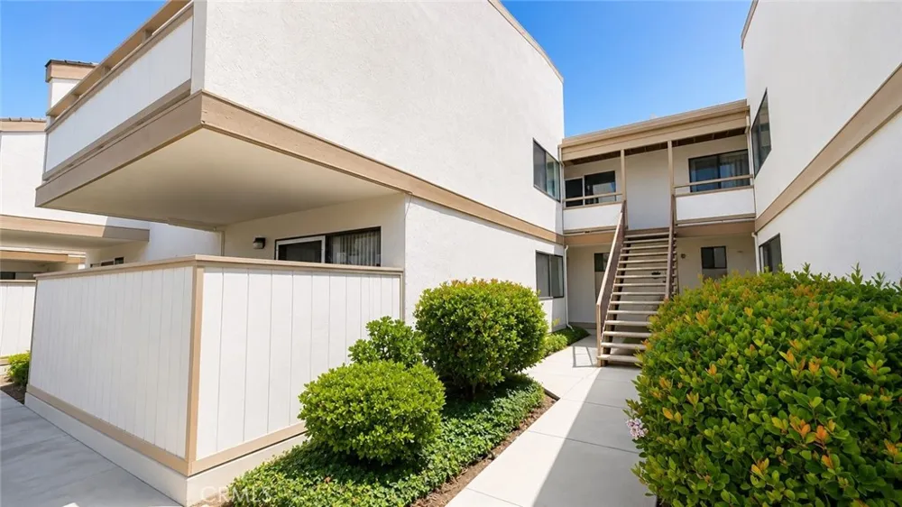 946 W 220th Torrance, CA 90502