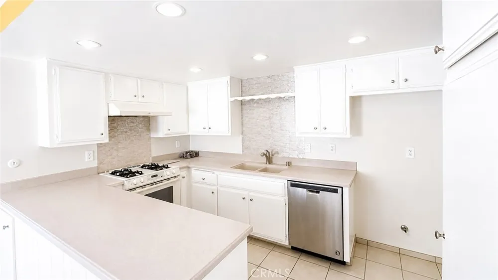 946 W 220th Torrance, CA 90502