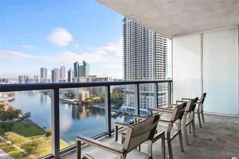 2602 E Hallandale Beach Blvd #R1806