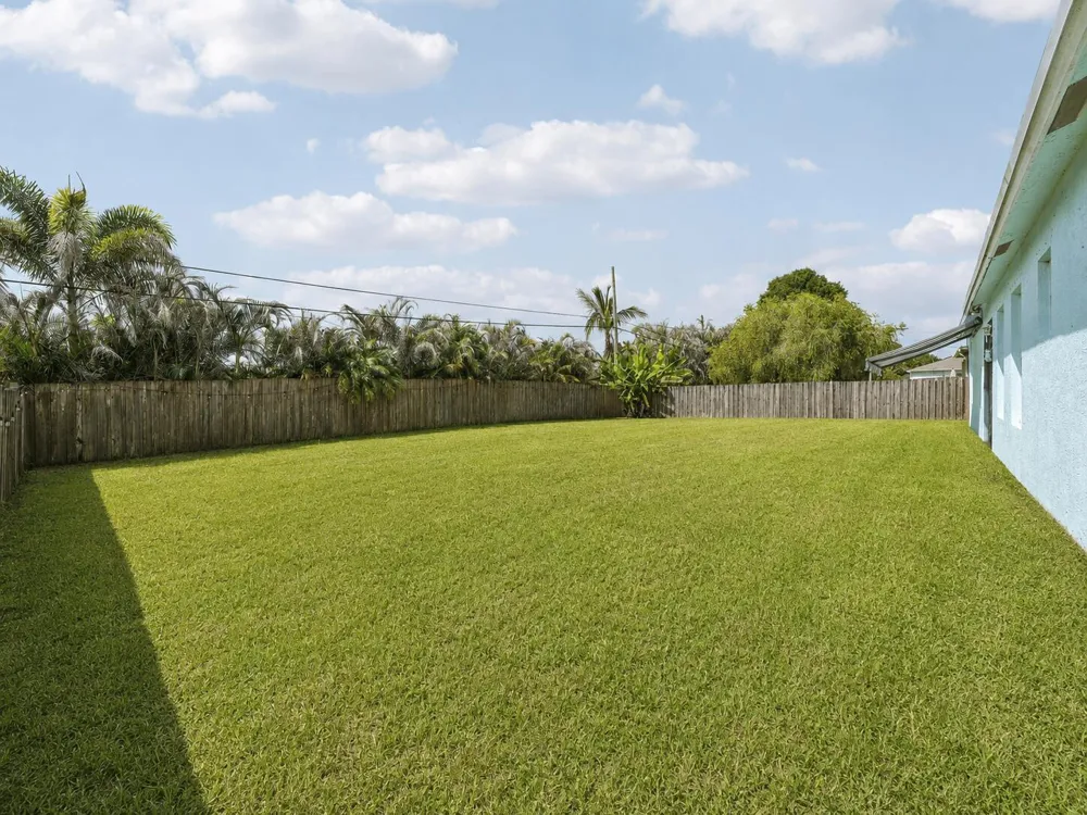 572 SW Bacon Terrace Port St. Lucie, FL 34953