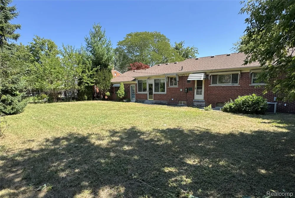 18947 Whitby Street Livonia City, MI 48152