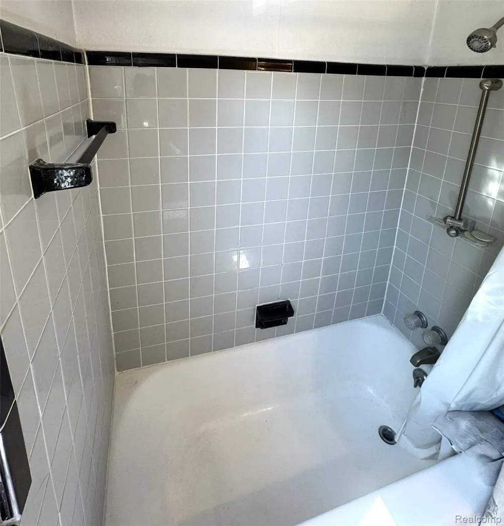 18947 Whitby Street Livonia City, MI 48152