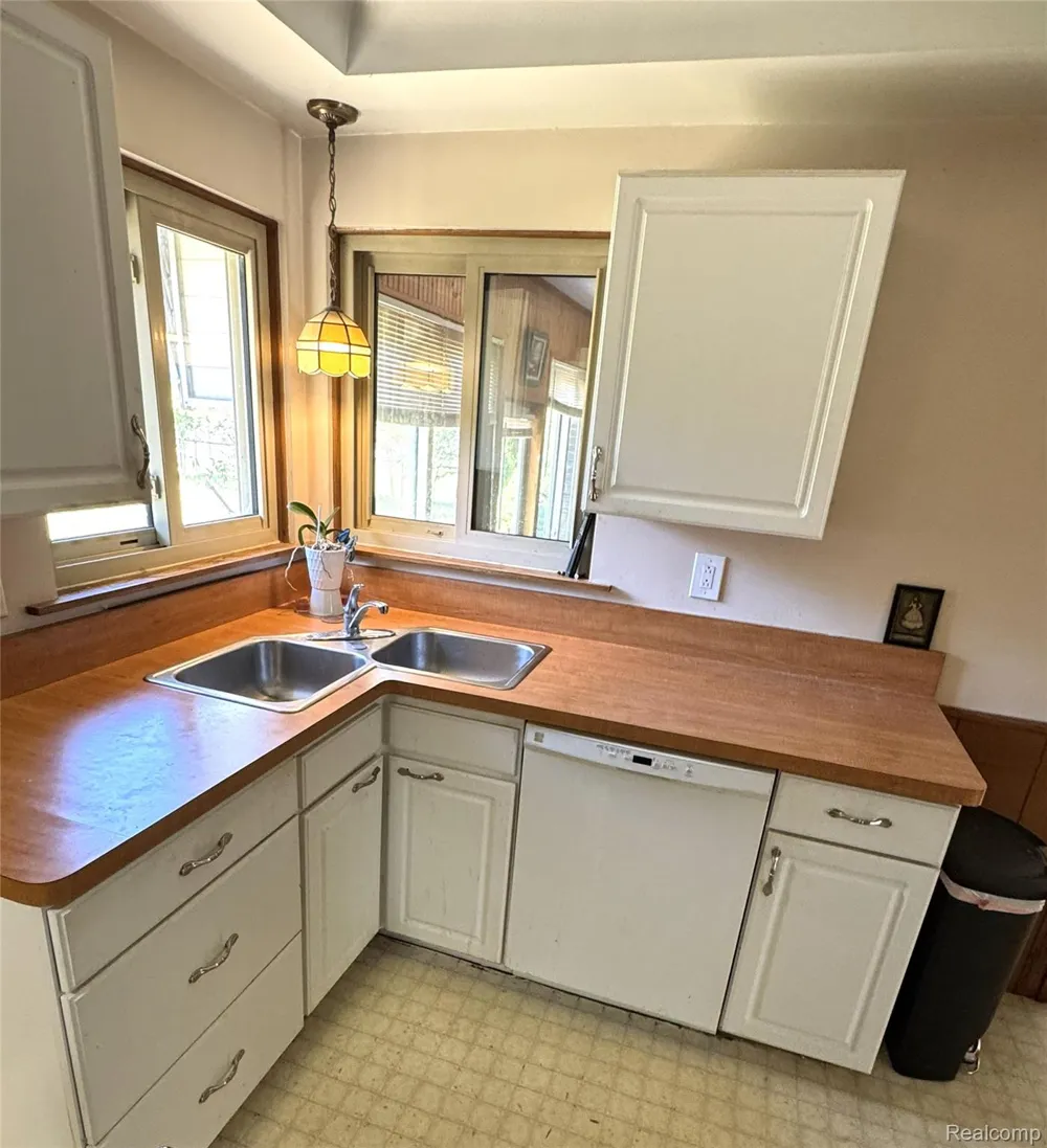 18947 Whitby Street Livonia City, MI 48152