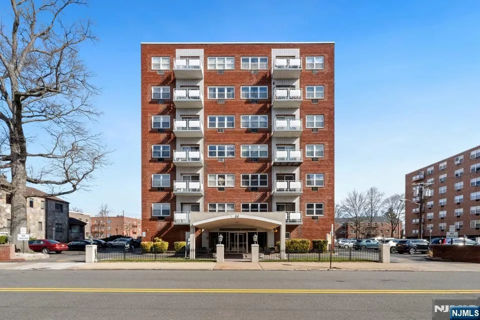 20 Jefferson Street A8 Hackensack, NJ 07601