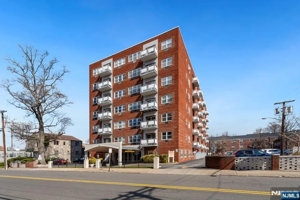 20 Jefferson Street A8 Hackensack, NJ 07601