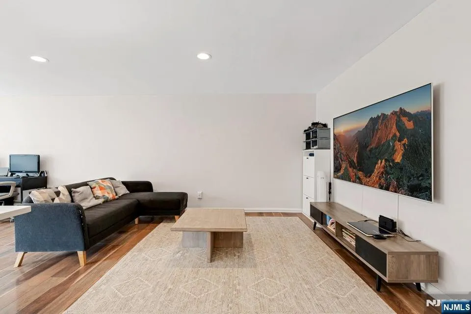 20 Jefferson Street A8 Hackensack, NJ 07601