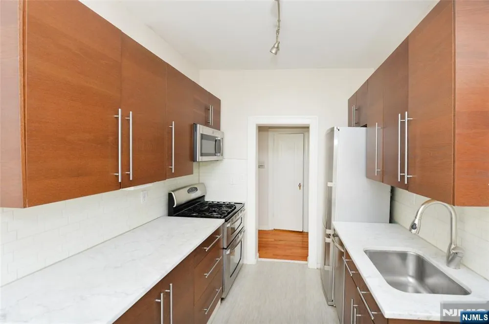 63 Sherman Place D5 Jersey City, NJ 07307