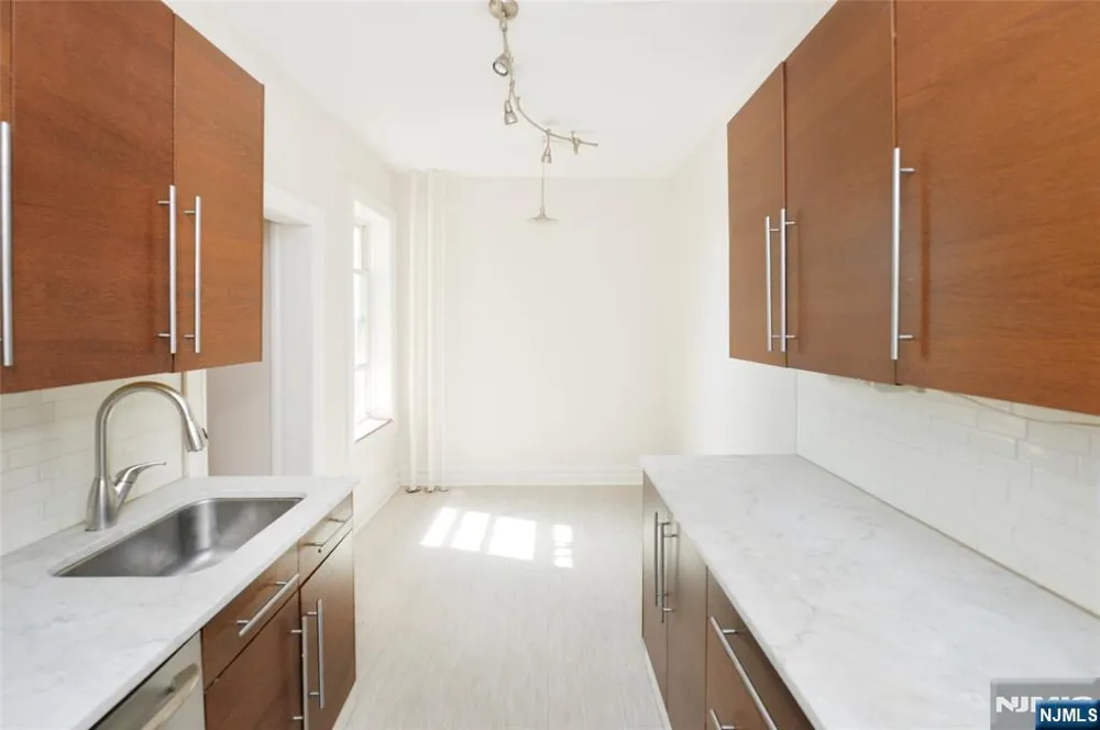 63 Sherman Place D5 Jersey City, NJ 07307