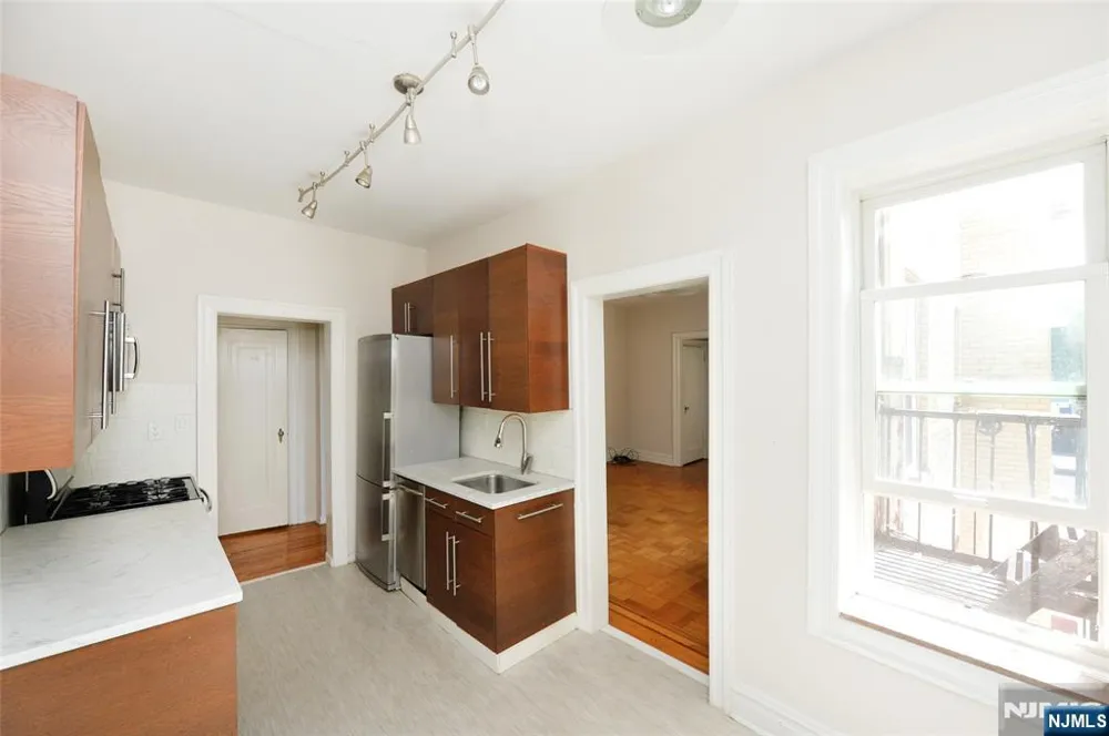 63 Sherman Place D5 Jersey City, NJ 07307