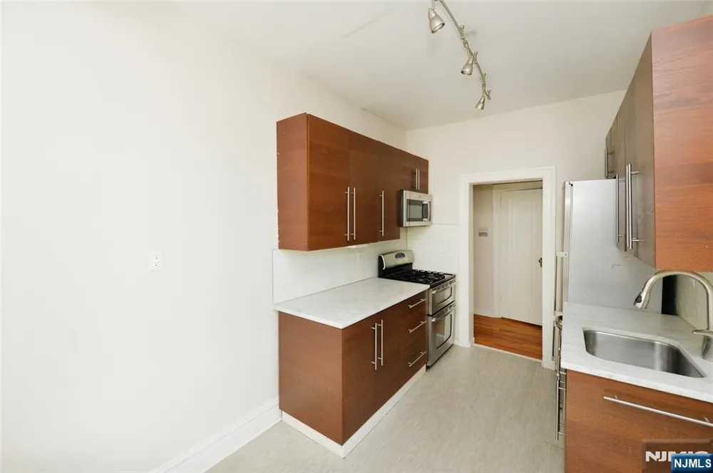 63 Sherman Place D5 Jersey City, NJ 07307