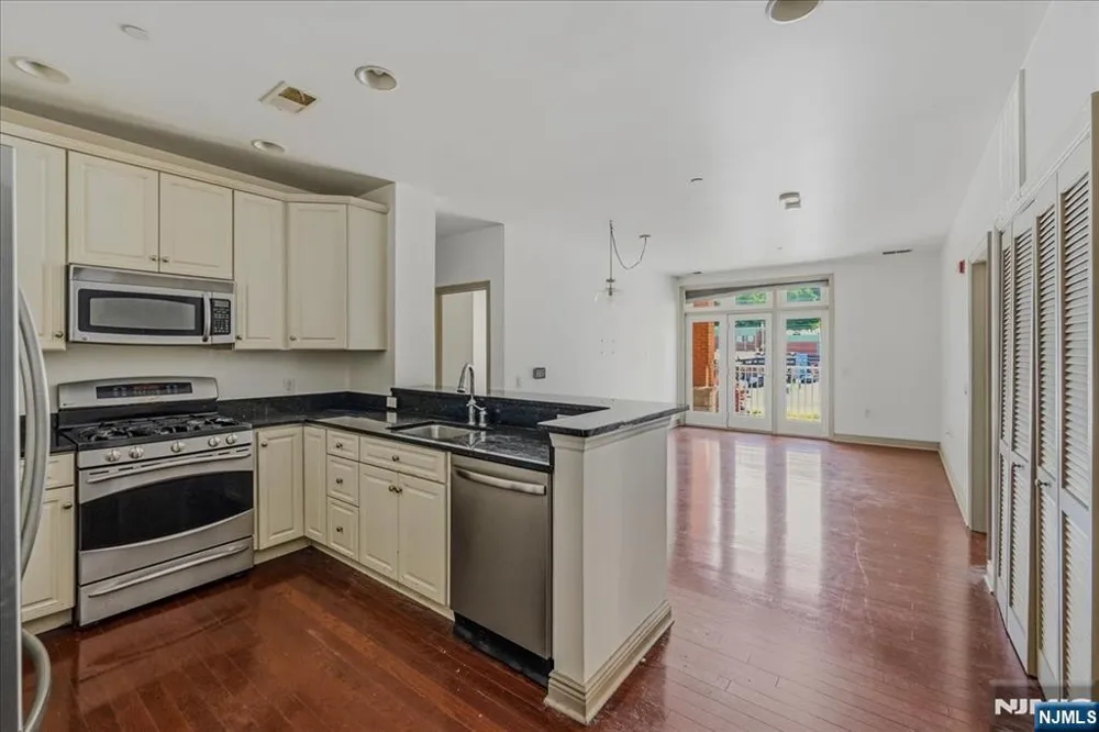 7400 River Road 217 North Bergen, NJ 07047