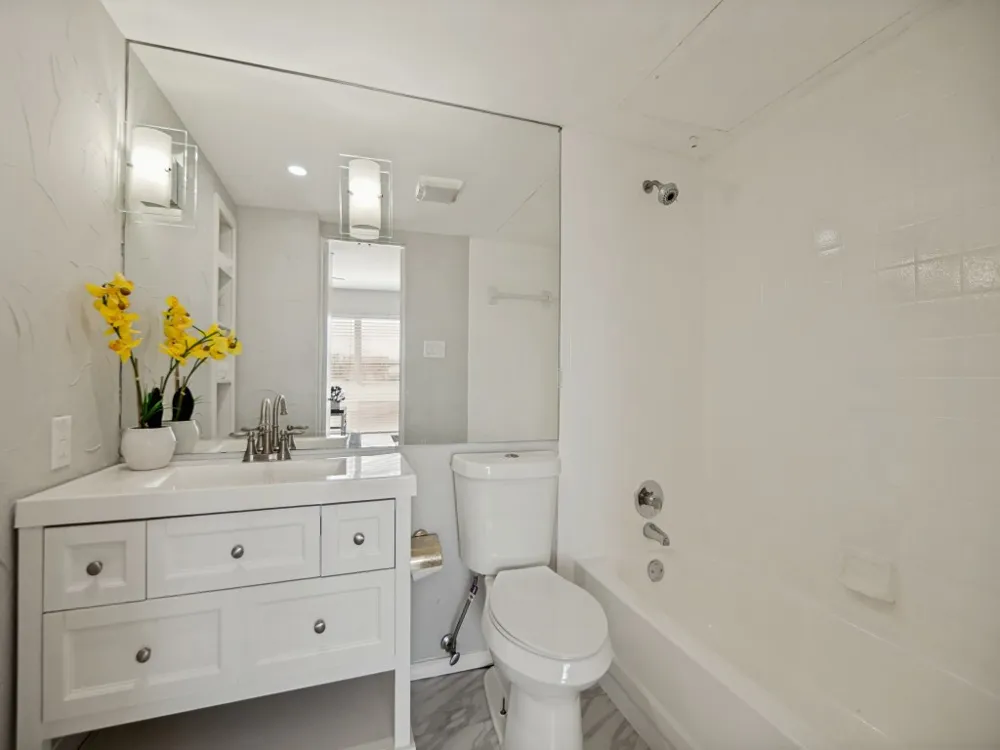 4221 Cole Avenue #206 Dallas, TX 75205