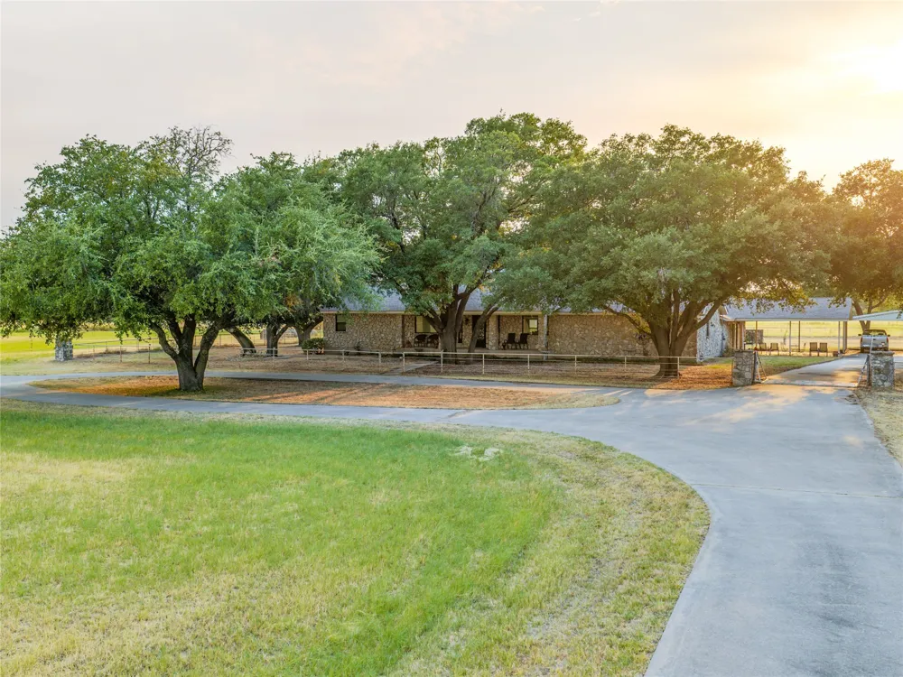 1790 Old Base Road Aurora, TX 76078