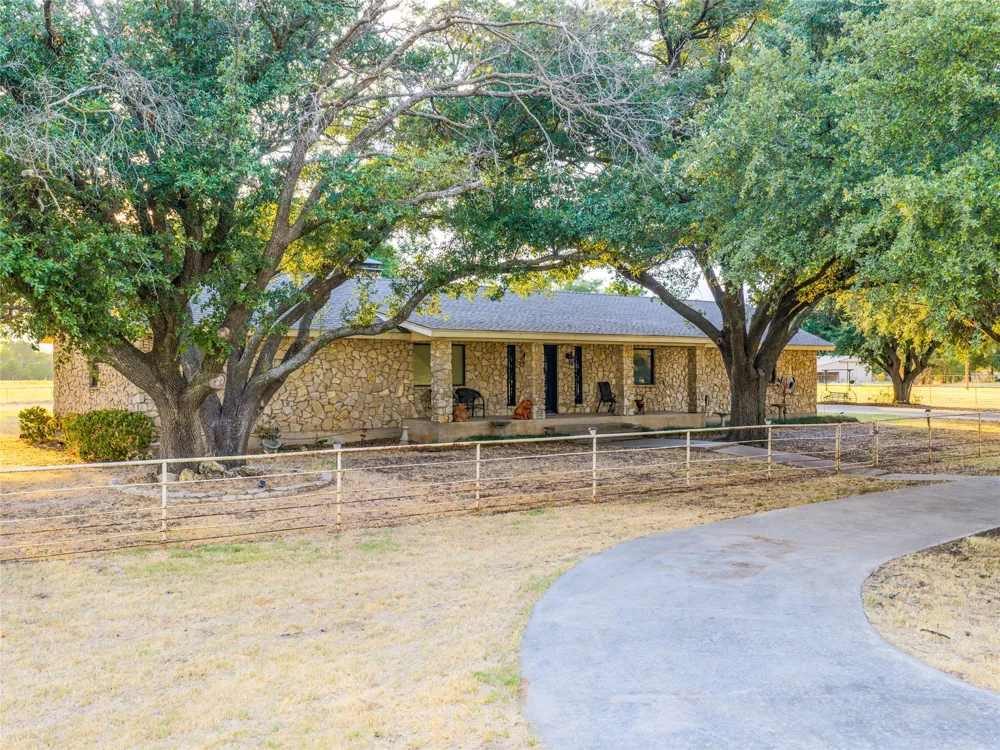 1790 Old Base Road Aurora, TX 76078