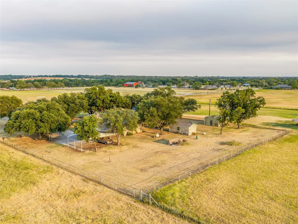 1790 Old Base Road Aurora, TX 76078