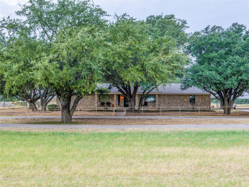 1790 Old Base Road Aurora, TX 76078