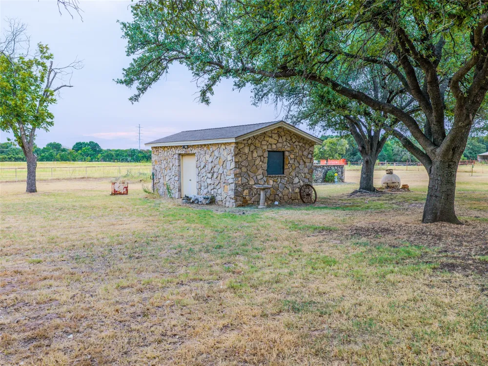 1790 Old Base Road Aurora, TX 76078
