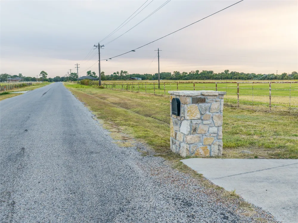 1790 Old Base Road Aurora, TX 76078